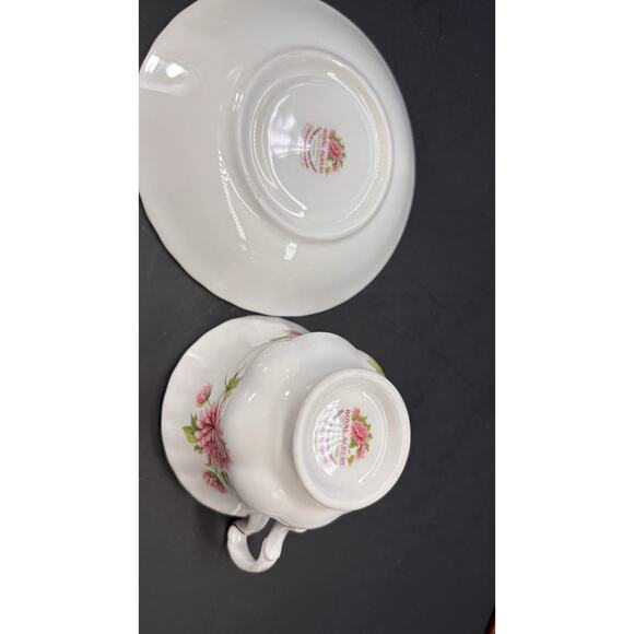 Royal Albert "November" chrysanthemum flower of the month Teacup Cup Saucer Engl - Picture 15 of 15